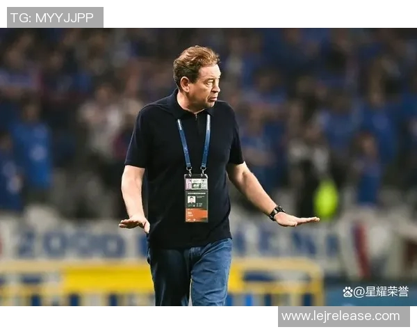 英超激战：本菲卡小胜AC米兰帽子戏法引发争议判罚热议